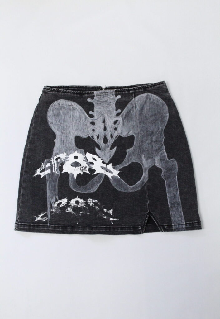 Coccyx broken bones skirt*