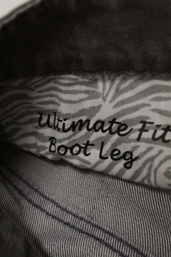 IMG_1793 Do Or Die distressed denim