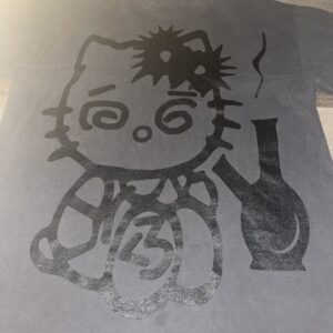 hello bong kitty corazón tee