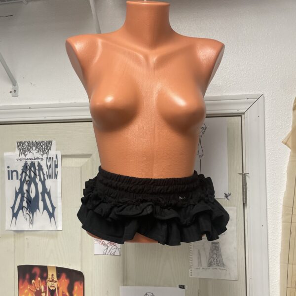 mini{est} skirt w/detachable bow