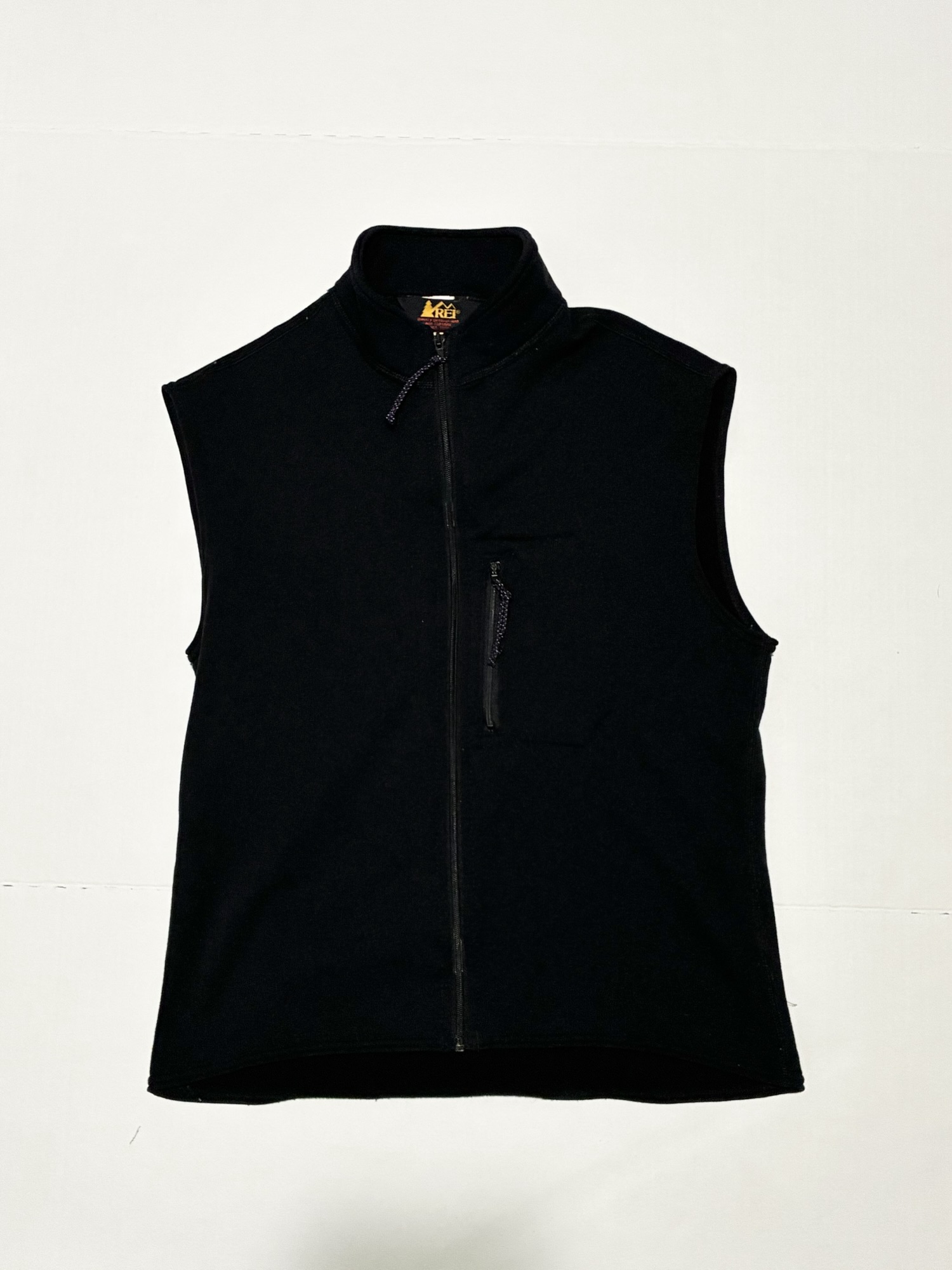 rei vest