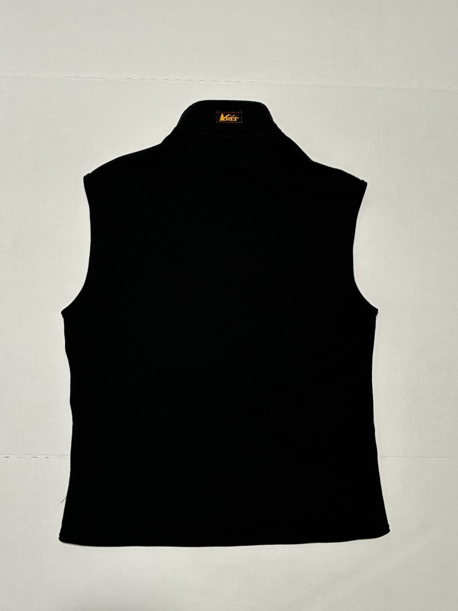 rei vest